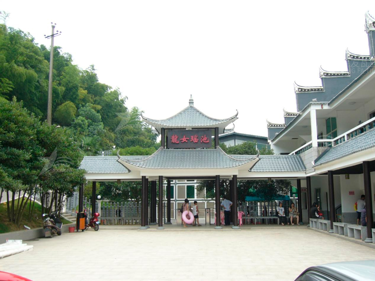 屋頂材料合成樹(shù)脂瓦和不銹鋼瓦哪個(gè)好？選擇很重要！